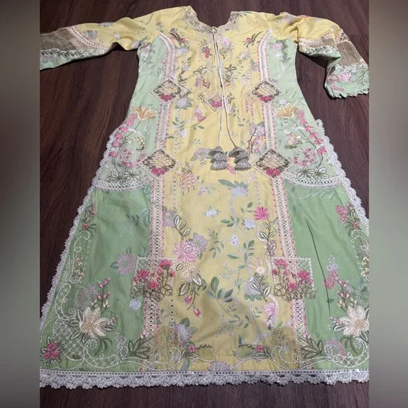 Floral Embroidered Long Sleeve Women’s Dress in Soft Yellow-Green - Picture 4 of 16